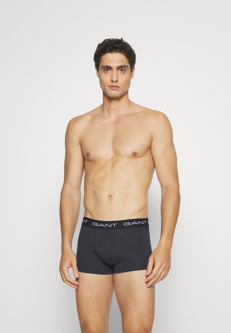 Herren schwarze Boxerbriefs aus Baumwolle, mit GANT-Logo auf dem elastischen Bund, enganliegendem Design und glatter Textur.