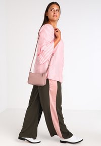 TOM TAILOR DENIM TTCILIA - Borsa a tracolla - altrose