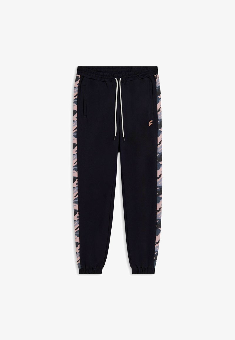 Joggers marinos con cintura ajustable, que cuentan con bolsillos laterales y un patrón de camuflaje en tonos rosa, azul y gris a lo largo de las piernas. Puños elásticos en los tobillos.