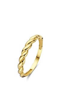 Goldplattierter Ring mit einem verdrehten Design, glatter Textur und schlankem Profil mit polierter Oberfläche. Geeignet für den täglichen Gebrauch.