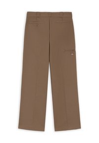 Bruine cargobroek met een recht model, voorzien van achterzakken en een utility zak. Gemaakt van zachte stof met een gladde textuur.