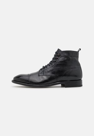 Snørestøvletter - washed black