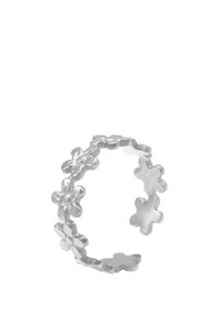 Anello floreale in argento con un design a banda continua che presenta forme di fiori in rilievo. La superficie ha una finitura texture, che ne esalta i dettagli.