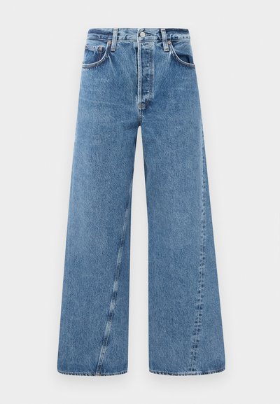 Laiad sinised teksapüksid kõrge vöökohaga, nup closure ja eesservade taskud. Kangas on kerge tekstuuriga ja pleekinud viimistlusega.