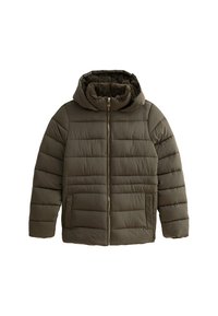 Chaqueta de plumas verde oliva con capucha, cierre frontal de cremallera y forro interior de felpa. Presenta un diseño acolchado horizontal y dos bolsillos laterales.