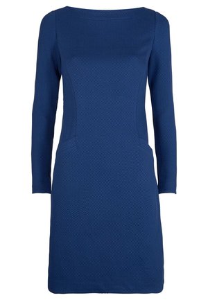 Robe bleue à manches longues, longueur genou, avec une texture subtile en zigzag et un col bateau.