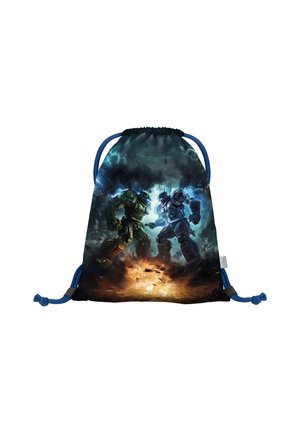 Worek na sznurku z graficznym nadrukiem przedstawiającym dwie uzbrojone postacie w walce, w ciemnoniebieskich i zielonych odcieniach, na tle ognistej scenerii.