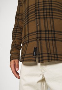 Only & Sons ONSNATE LIFE CHECK SHIRT - Camisa - kangaroo