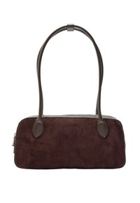 Brązowa zamszowa torebka z gładkimi skórzanymi akcentami, wydłużonym prostokątnym kształtem, dwoma zakrzywionymi uchwytami i zamkiem błyskawicznym. Brak widocznych wzorów.