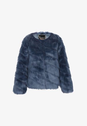 Tumši zilā mākslīgā kažokāda jaka ar garām piedurknēm, apaļu kakla izgriezumu un mīkstu tekstūru. Raksturīga kastveida forma bez redzamām aizdaru vietām.