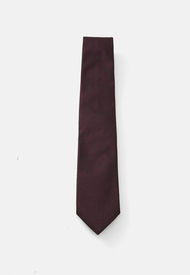 Cravatta bordeaux con un motivo a texture, design stretto e punta a punta. Realizzata in tessuto, con un sottile dettaglio geometrico.