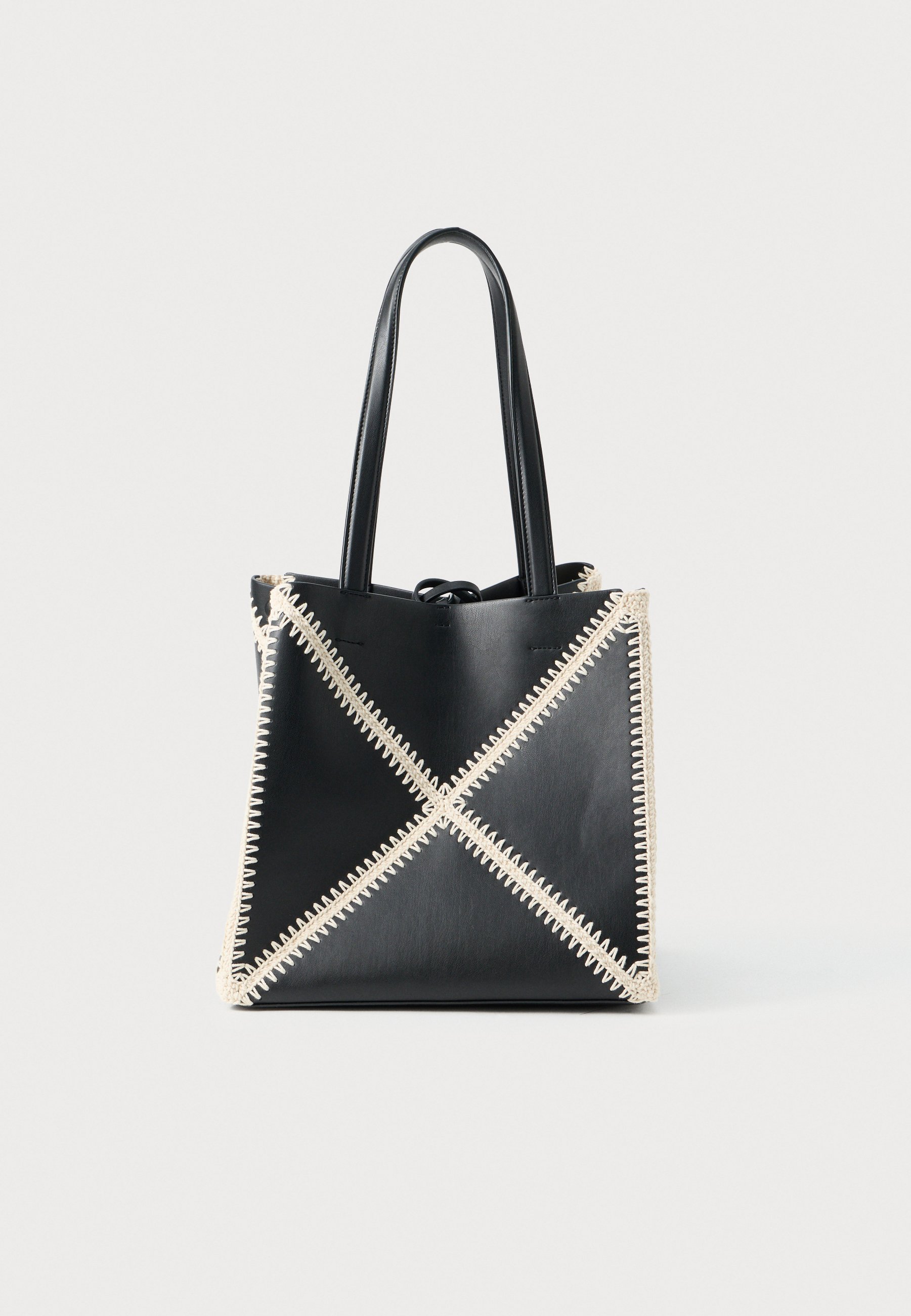 Nanushka THE ORIGAMI TOTE - Tote bag - black/creme/black - Zalando 