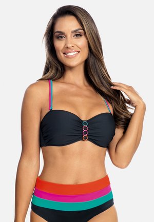 Czarny biustonosz bikini z kolorowymi pierścieniami na środku. Regulowane ramiączka w kolorze turkusowym i różowym. Wysokie majtki z odważnymi poziomymi blokami kolorów.