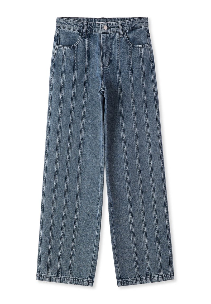 Jeans a gamba larga di colore azzurro chiaro con cuciture verticali, cinque tasche e chiusura frontale con bottoni. Realizzati in tessuto denim con una texture liscia.