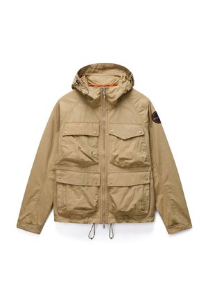 Beige Kapuzenjacke mit vier aufgesetzten Taschen vorne, durchgehendem Reißverschluss, verstellbaren Ärmelbündchen, Kordelzug am Saum und einem runden Aufnäher am linken Ärmel.