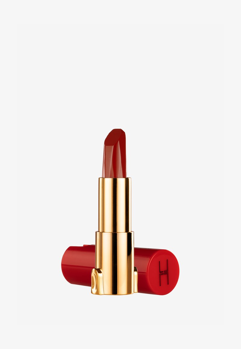 LH cosmetics - MAJESTICK - Rossetto - a slightly cool, deep red tone with a hint of brown, Ingrandire