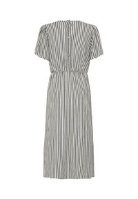 Robe midi à rayures verticales noires et blanches, manches courtes bouffantes, fermeture à boutons dans le dos, et détail froncé à la taille.