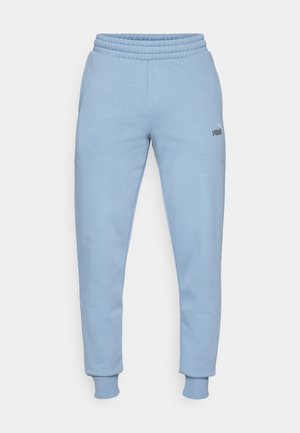 Lysblå sweatpants lavet af blødt stof, med ribbet talje og manchetter, og et lille logo på det venstre ben.