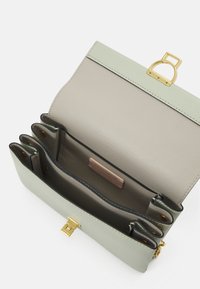 Coccinelle Umhängetasche - celadon green