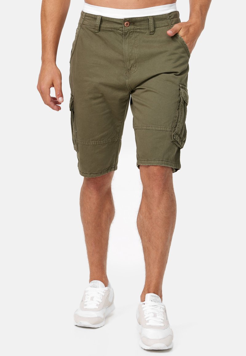 Olijfgroene cargoshorts van katoen, met een knoopsluiting, zijzakken en een ontspannen pasvorm. Klassiek ontwerp met duurzame stiksels.