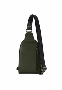 Olivgrüne Leder-Umhängetasche mit einer eleganten Form, ausgestattet mit einer Reißverschlusstasche und einem schwarzen Riemen mit Logodetails. Glatte Textur.