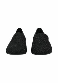 Een paar zwarte dames loafers zonder veters, gemaakt van een getextureerd, mesh-achtig materiaal met subtiele glinsterende versieringen, gezien van voren.