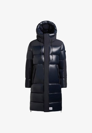 Marineblauwe gewatteerde jas met hoge kraag, oversized capuchon en voorzakken. Bevat doorgestikte gedeelten en een gladde afwerking.