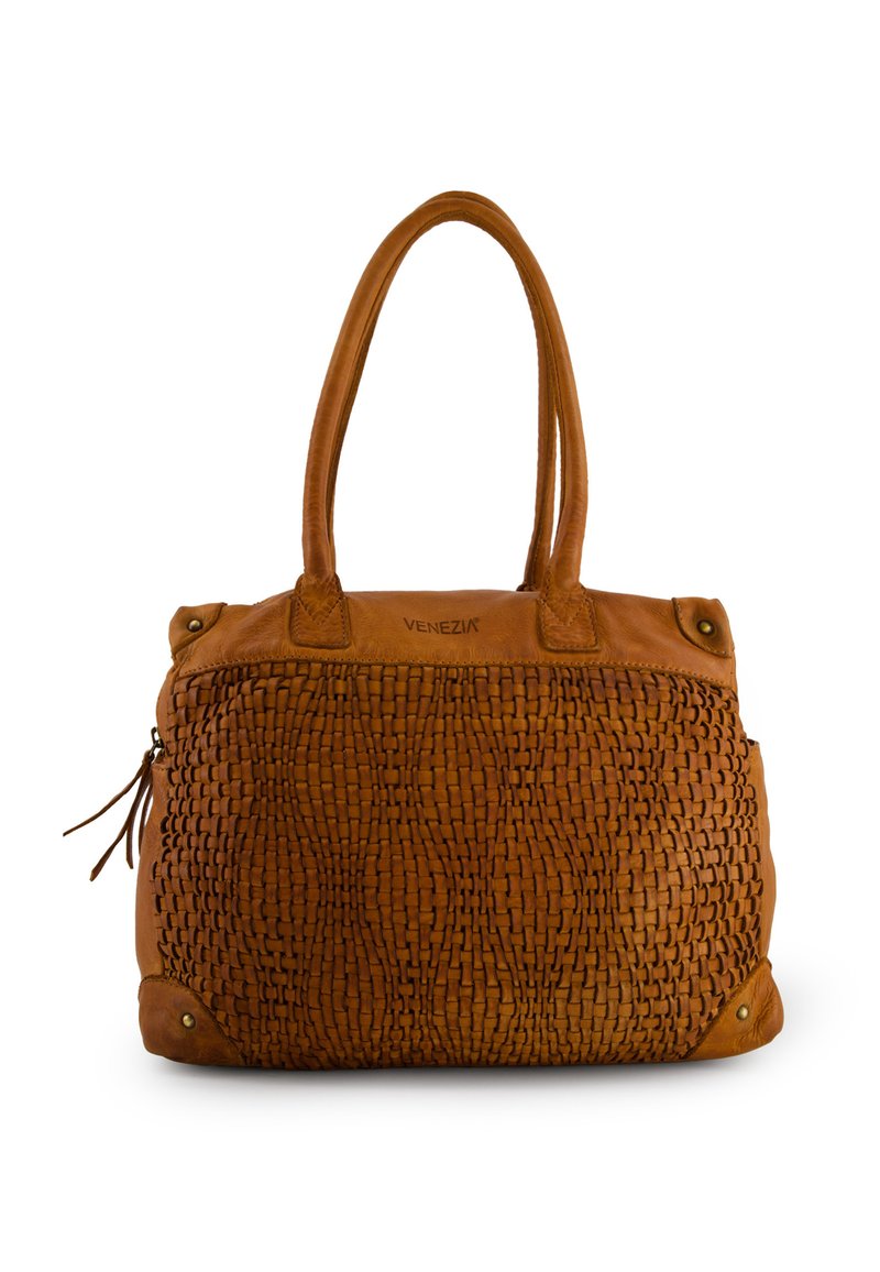 Sac en cuir tan avec une texture tissée à l'avant, anses doubles et accents en métal doré. Poche zippée sur le côté pour le rangement.