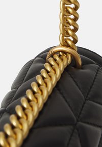Pinko LOVE ONE CLASSIC - Torba čez telo - nero/antique gold