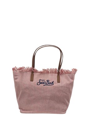 Borsa tote in tessuto a righe rosse e bianche con bordo superiore sfrangiato, manici in pelle marrone e ricamo blu "MC2 Saint Barth" sulla parte anteriore.