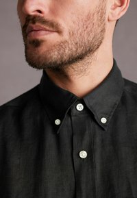 Next - SIGNATURE SHORT SLEEVE - Košile - black Miniatura obrázku 1