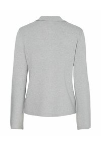 Maglione grigio a maniche lunghe con scollo a collo, texture liscia e design aderente, caratterizzato da polsini e orlo a coste.