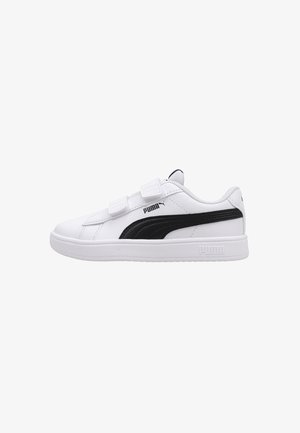 Zapatillas blancas con acentos negros, que cuentan con una parte superior sintética lisa, correas con gancho y bucle, y una suela de goma texturizada.