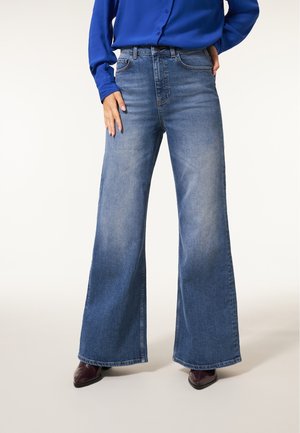 Miss Etam Flared Jeans - medium denim