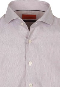 Rood-wit gestreepte, kortmouwige shirt met een puntkraag, voorzien van vijf knopen en een merklabel aan de binnenkant van de kraag.