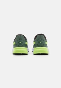 Puma DISPERSE XT 3 UNISEX - Træningssko - eucalyptus/flat dark gray/fizzy apple