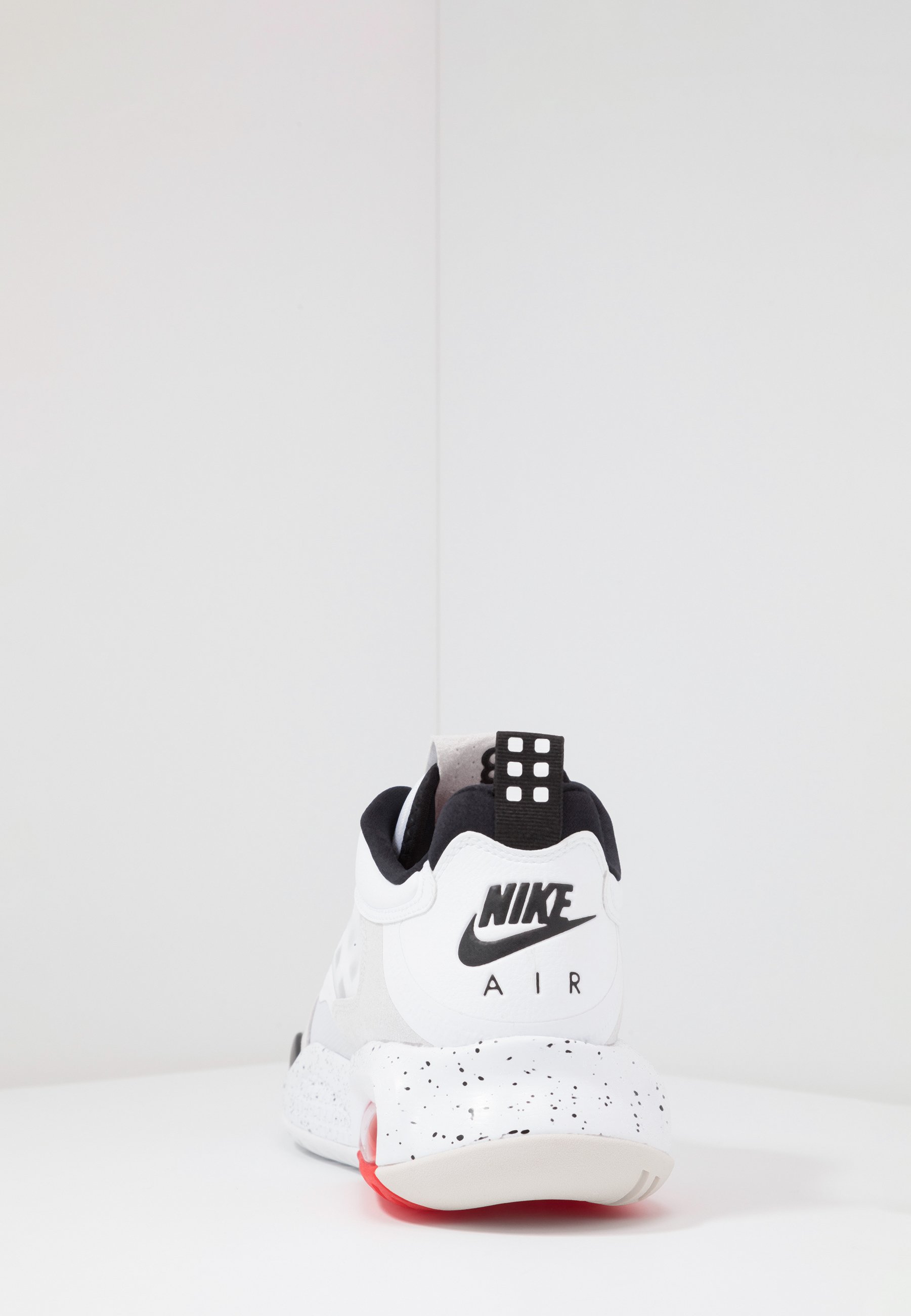 Jordan MAX 200 - Baskets basses - white/black/challenge red/vast grey/blanc  - ZALANDO.FR