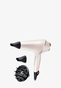 Remington ProLuxe hårføner med to svarte konsentratordyser og et diffuservedlegg på hvit bakgrunn.