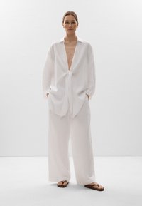 OYSHO LINEN LONG-SLEEVED KNOT - Tunika - white