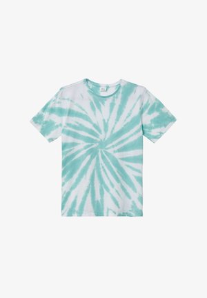 T-shirt en coton de couleur blanche avec un motif tie-dye en teal clair. Il présente des manches courtes et un col rond avec un motif en spirale.