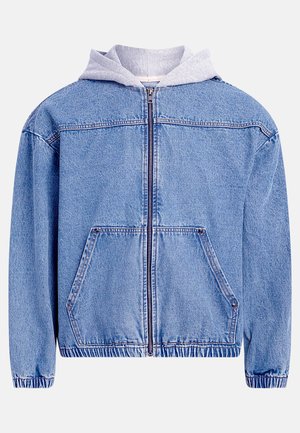 Kurtka dżinsowa w jasnoniebieskim kolorze, z szarą kapturem, przednim zamkiem błyskawicznym, dwoma przednimi kieszeniami oraz elastycznym dołem i mankietami.