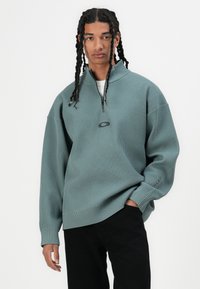 Oakley NEW RETRO SWEATER - Vesta - faded denim