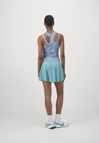 Nike Performance Pantalón corto de deporte - denim turq/white