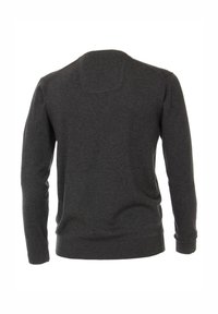 Maglione grigio realizzato in tessuto a maglia. Presenta maniche lunghe, collo rotondo, polsini e orlo ribattuti, con una texture liscia e morbida.