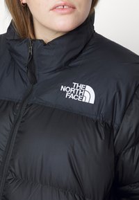 The North Face PLUS 1996 RETRO NUPTSE JACKET - Casaco de penas - black