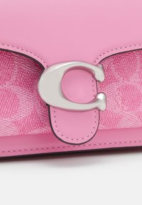 COACH SIGNATURE TABBY SHOULDER BAG 20 - Handbag - vivid pink