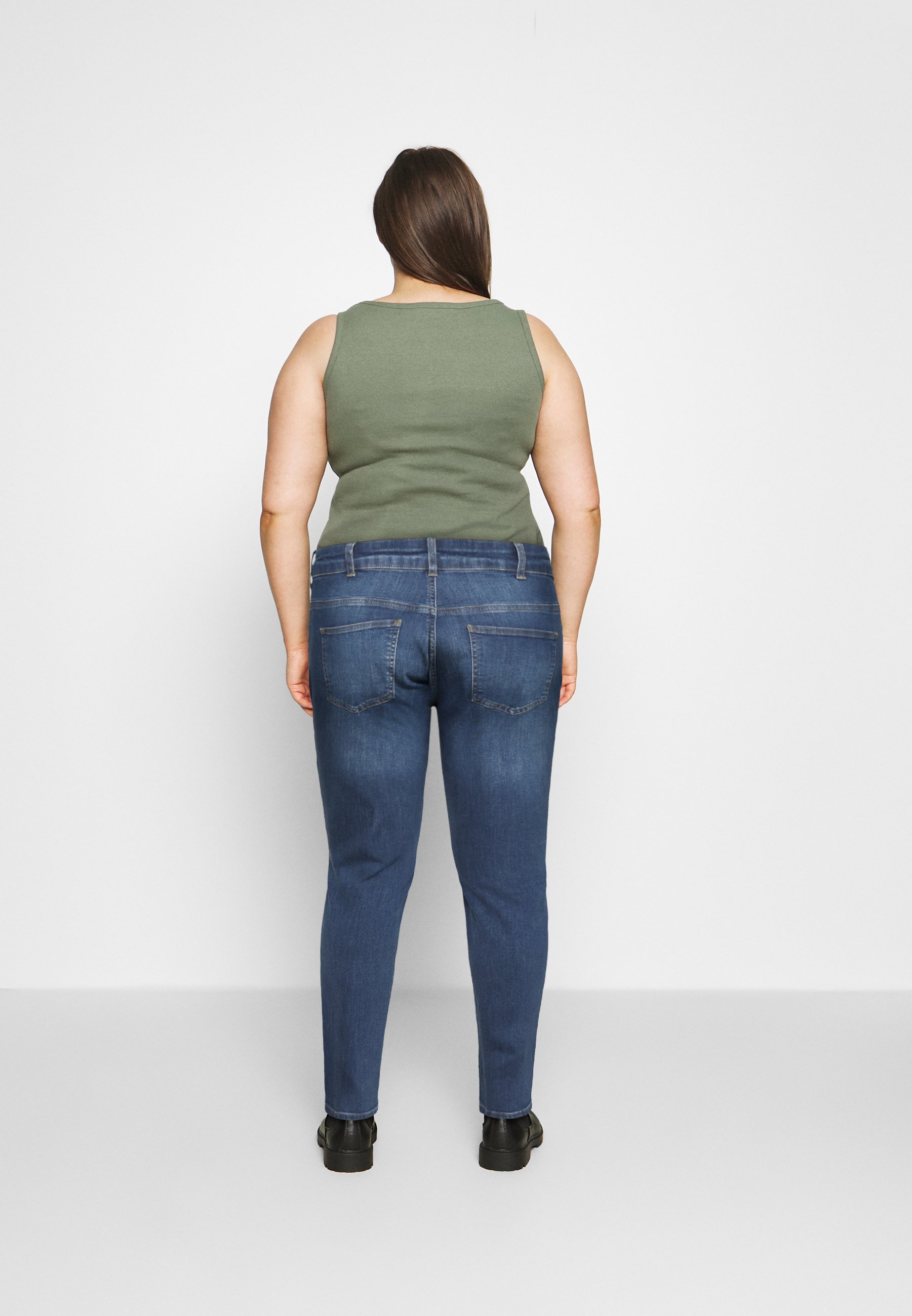 Zizzi SANNA - Aptempti džinsai - blue denim/mėlynų džinsų - Zalando.lt