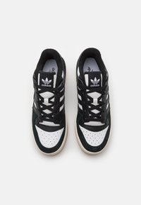 adidas Originals FORUM LOW - Joggesko - core black/footwear white/cream white