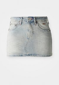 Ljust blå blekt denim-minikjol med framknapp, bältesömmar och fem fickor, uppställd mot vit bakgrund.