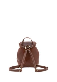 Zaino in pelle marrone con una forma arrotondata, dotato di manico superiore, due spallacci e dettagli in metallo color oro.